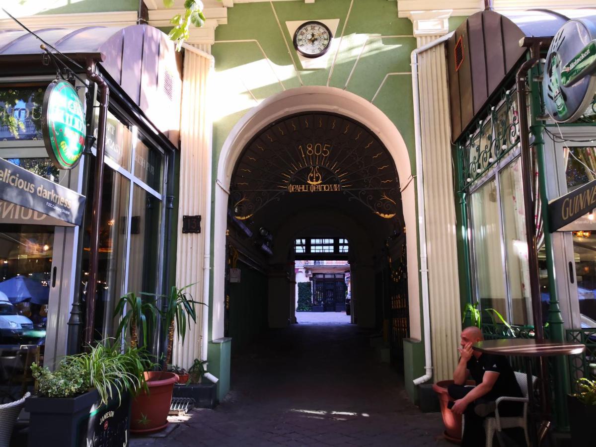 Затишні Апартаменти, Вулиця Дерибасівська, 13 Odesa Exterior foto